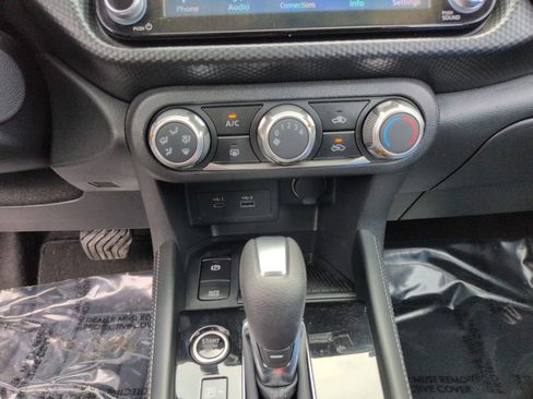 Used 2023 Nissan Kicks SV image 13