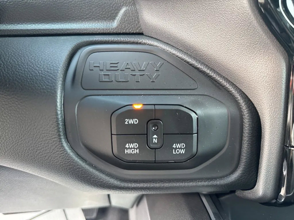 New 2026 RAM 2500 Laramie AWD/4WD image 19