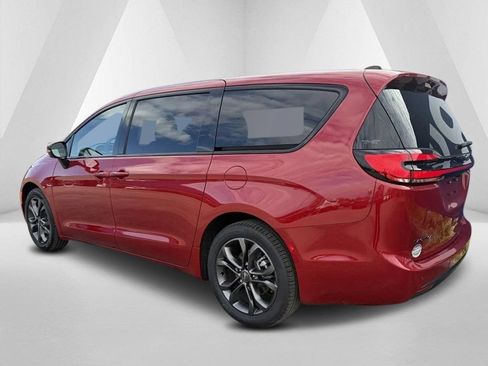 New 2026 Chrysler Pacifica Select FWD image 5