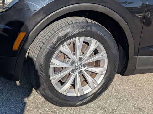 Used 2018 Volkswagen Tiguan S image 4