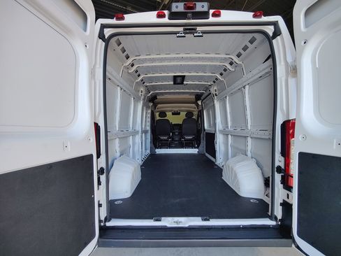 Used 2025 RAM ProMaster 2500 w/ Convenience Group FWD image 8