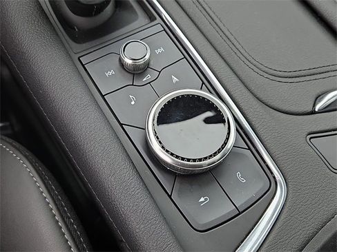 Used 2025 Cadillac XT6 Premium Luxury image 35