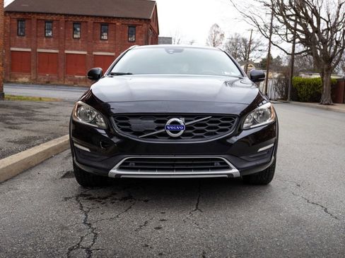 Used 2017 Volvo V60 T5 Cross Country w/ Convenience Package image 8