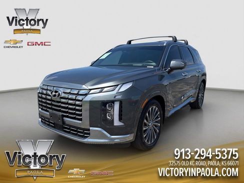 Used 2023 Hyundai Palisade Calligraphy FWD image 1