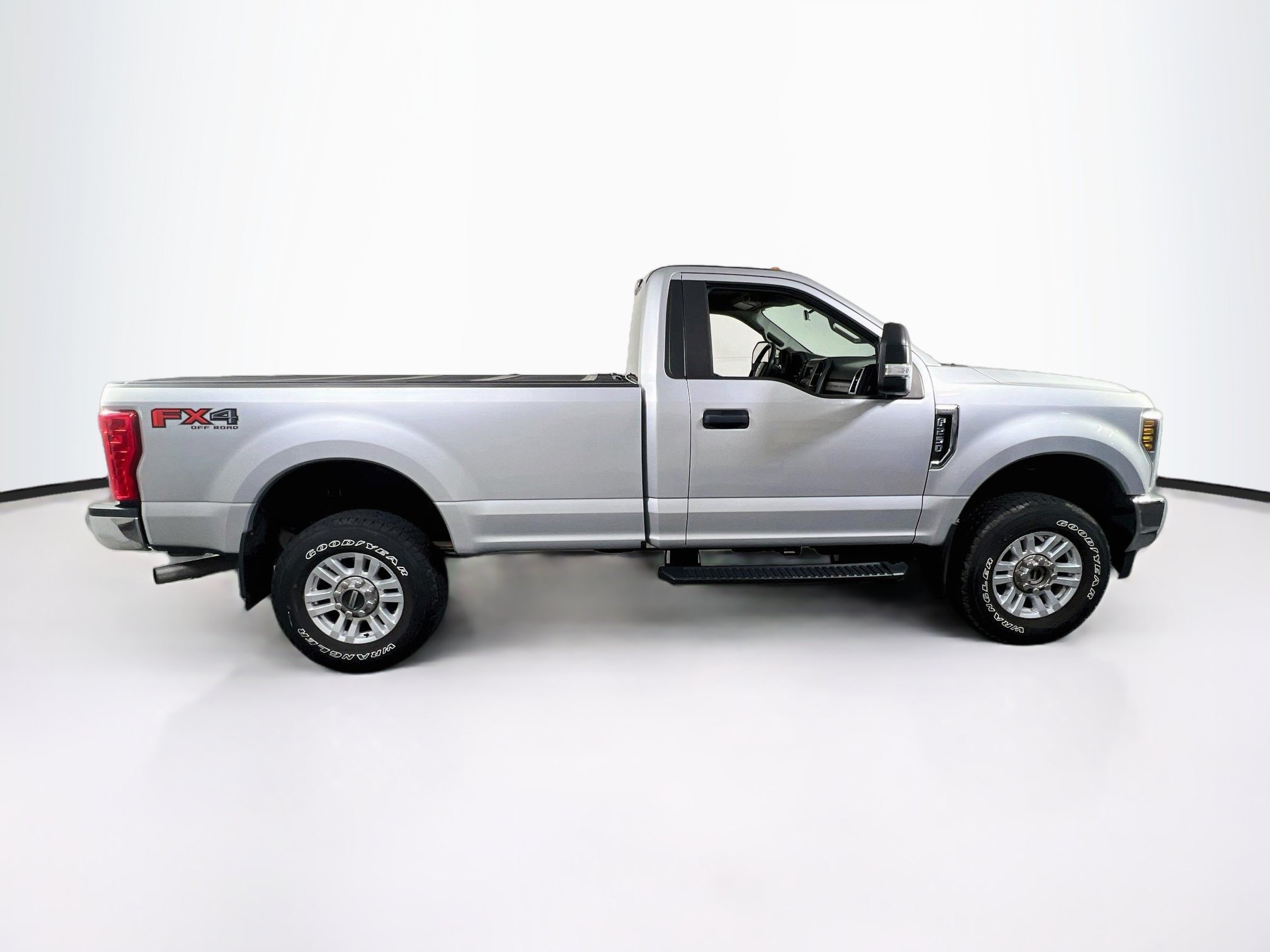 Used 2019 Ford F250 XLT w/ XLT Value Package AWD/4WD image 4