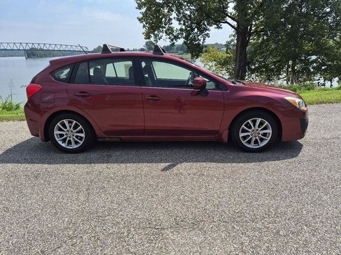 Used 2013 Subaru Impreza 2.0i Premium w/ All-Weather Pkg AWD/4WD image 2