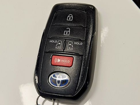 Used 2022 Toyota Sienna LE FWD image 42