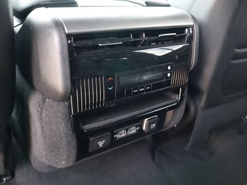 Used 2024 Jeep Wagoneer Series II AWD/4WD image 9