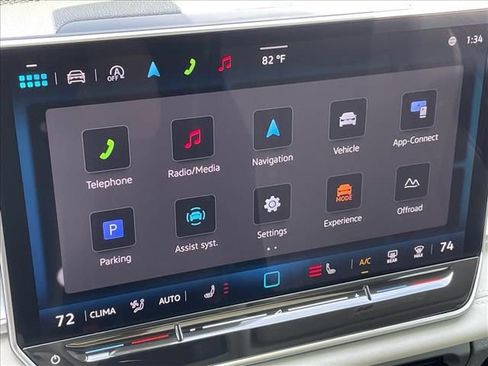 Used 2025 Volkswagen Tiguan SE w/ Panoramic Sunroof Package image 15