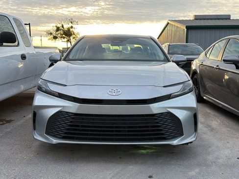 Used 2025 Toyota Camry LE image 2
