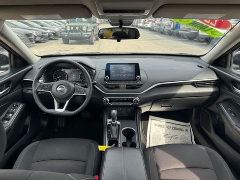 Used 2022 Nissan Altima 2.5 SV FWD image 12
