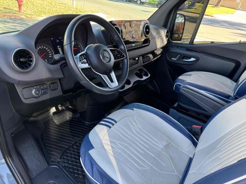 Used 2023 Mercedes-Benz Sprinter 2500 image 3