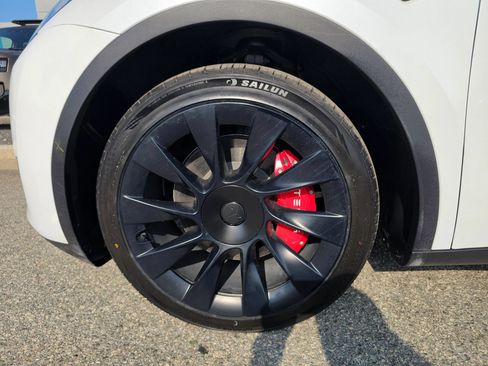 Used 2024 Tesla Model Y Long Range AWD/4WD image 34