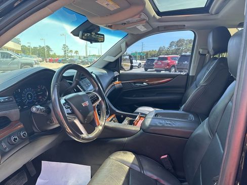 Used 2018 Cadillac Escalade Luxury AWD/4WD image 13