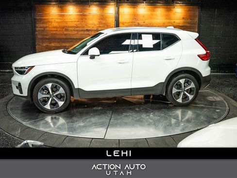 Used 2024 Volvo XC40 B5 Plus image 1