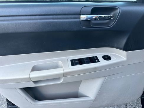 Used 2007 Chrysler 300 image 15