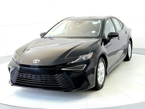Used 2025 Toyota Camry LE FWD image 2
