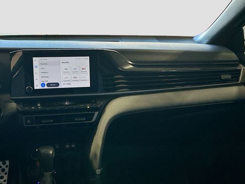 Used 2025 Toyota Camry SE w/ Convenience Package image 19