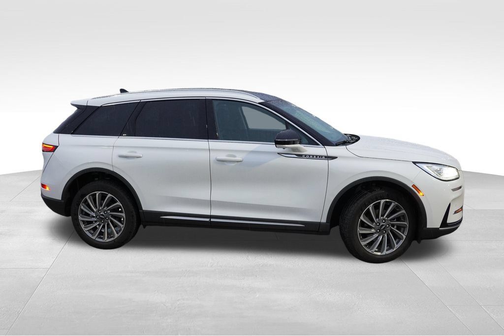 Used 2024 Lincoln Corsair Reserve w/ Equipment Group 201A AWD/4WD image 2