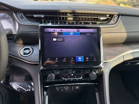 New 2025 Jeep Grand Cherokee Limited image 22