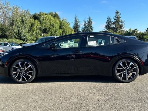 New 2026 Toyota Prius Plug-In Hybrid FWD image 6