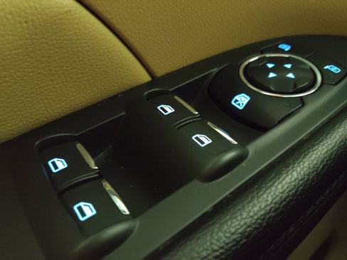 Used 2017 Ford Explorer XLT w/ Equipment Group 201A FWD image 27