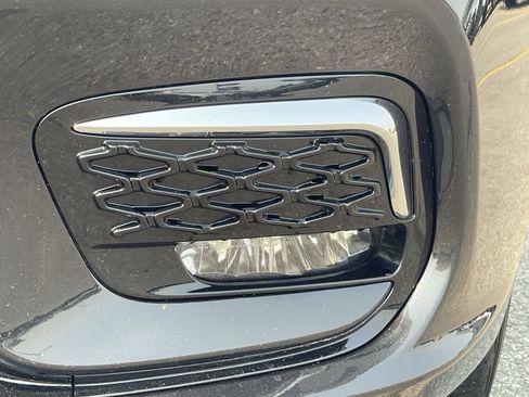 Used 2023 Chrysler Pacifica Touring-L FWD image 17