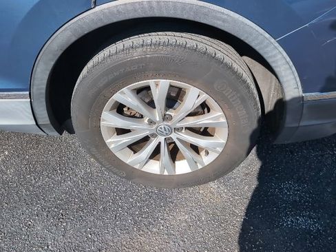 Used 2018 Volkswagen Tiguan SE w/ Panoramic Sunroof Package image 7