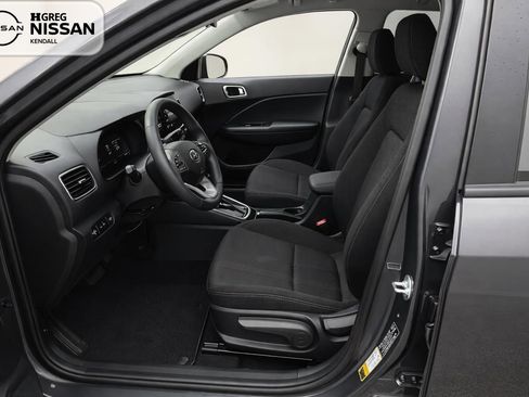Used 2025 Hyundai Venue SEL FWD image 8