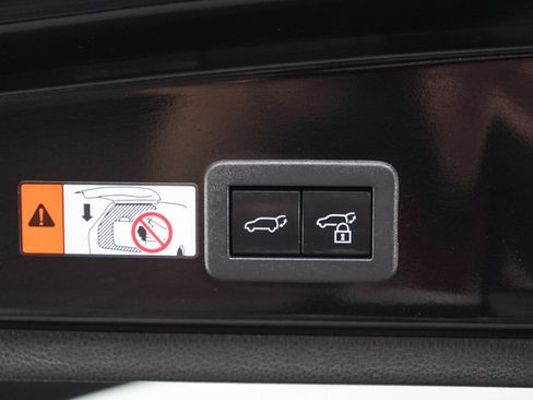 Used 2025 Toyota Corolla Cross XLE w/ Convenience Package AWD/4WD image 17