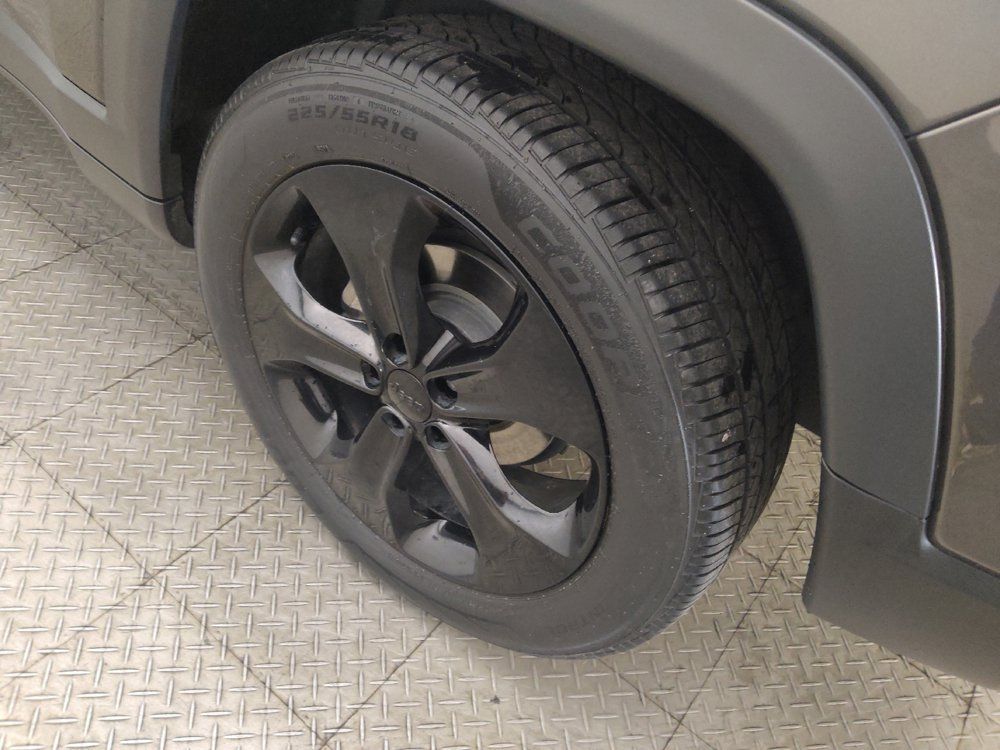 Used 2019 Jeep Compass Latitude FWD image 31