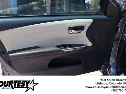Used 2015 Toyota Avalon XLE FWD image 22