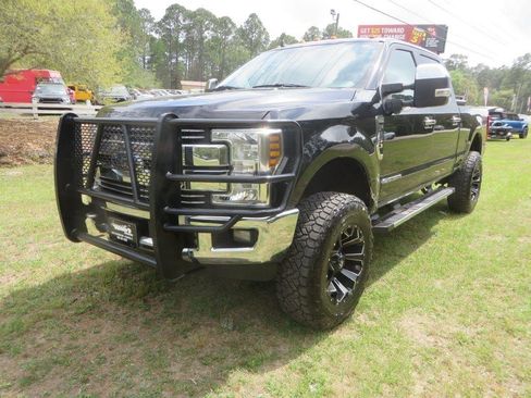Used 2019 Ford F250 Lariat w/ Lariat Ultimate Package AWD/4WD image 2