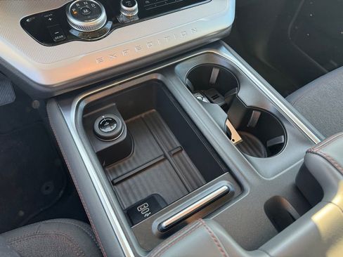 Certified 2025 Ford Expedition Active image 24