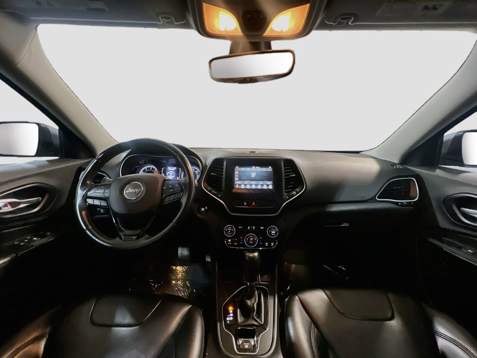Used 2019 Jeep Cherokee Latitude Plus FWD image 15