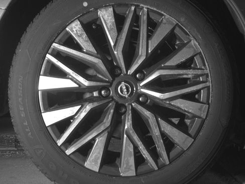 Used 2025 Nissan Altima 2.5 SV FWD image 15