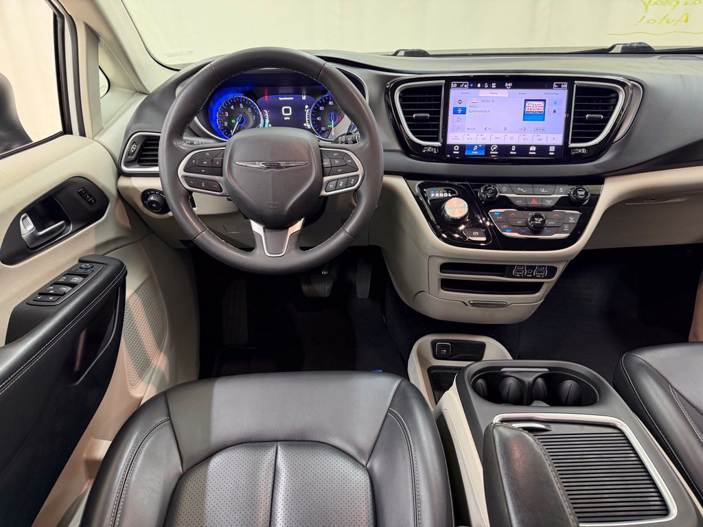 Used 2023 Chrysler Pacifica Touring-L FWD image 29