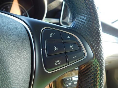 Used 2019 Mercedes-Benz GLC 300 4MATIC w/ Parking Assistance Package image 26