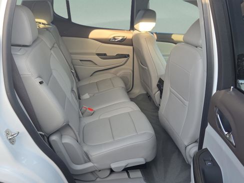 Used 2023 GMC Acadia SLT image 14