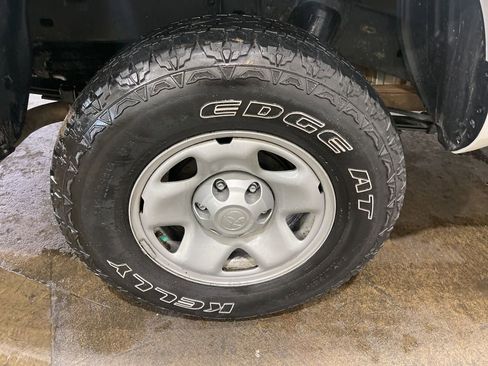 Used 2022 Toyota Tacoma SR w/ SR Convenience Package RWD image 30