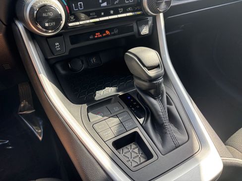 Used 2025 Toyota RAV4 XLE image 41