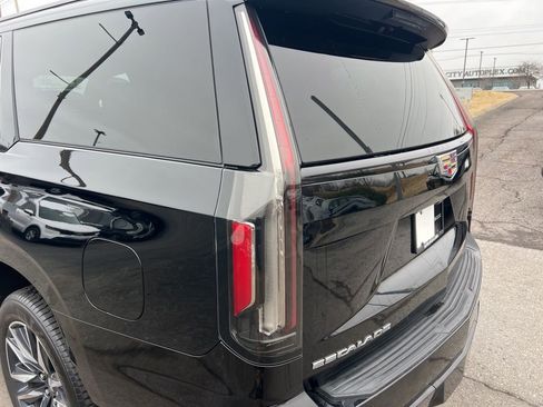 Used 2023 Cadillac Escalade ESV Sport image 12