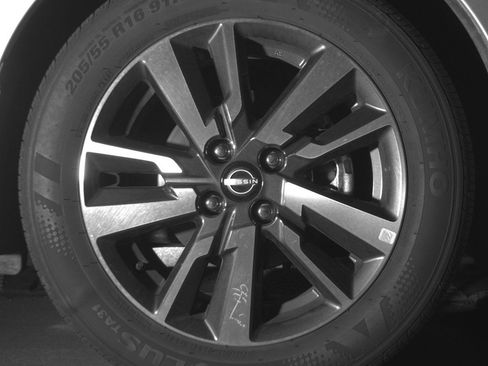 Used 2025 Nissan Versa SV FWD image 13