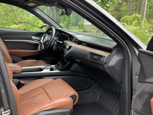 Used 2021 Audi e-tron Prestige w/ Prestige Package AWD/4WD image 16