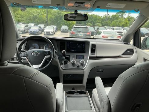 Used 2015 Toyota Sienna XLE AWD/4WD image 30