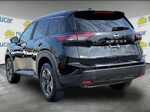 Certified 2025 Nissan Rogue SV w/ SV Premium Package AWD/4WD image 4