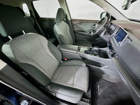 Used 2022 Nissan Rogue SV image 30