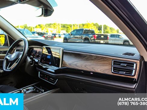 Used 2024 Volkswagen Atlas SE AWD/4WD image 24
