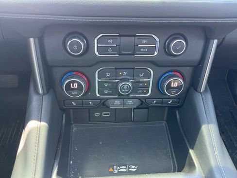 Used 2021 Chevrolet Tahoe Z71 w/ Z71 Signature Package image 34