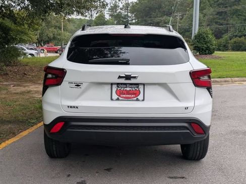 New 2026 Chevrolet Trax LT w/ Sunroof Package FWD image 3